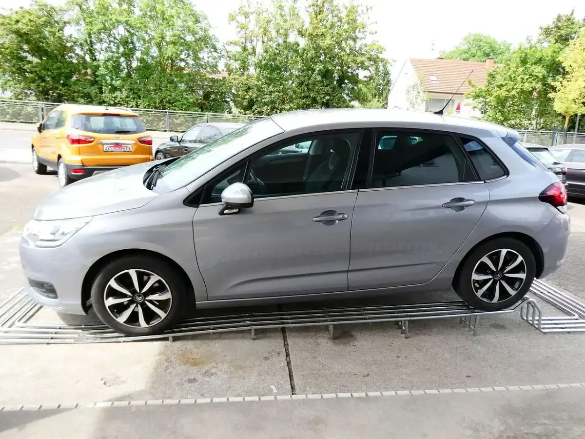 Gebraucht Citroën C4 SELECTION 131 PS (96 kW) 2018 Grau Limousine