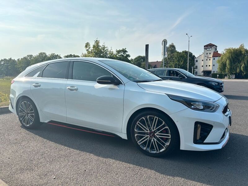 Weiß Gebraucht 2019 Kia ProCeed Kleinwagen | 22.450 € (Fairer Preis) - Bild 1/4