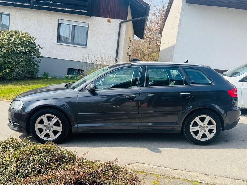Gebraucht Audi A3 Attraction 105 PS (77 kW) 2012 Grau Kleinwagen