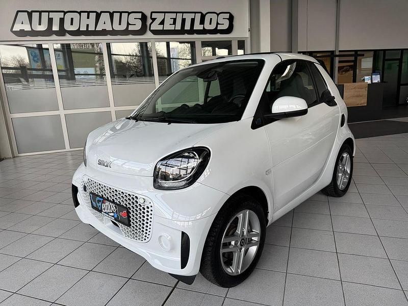 Weiß Gebraucht 2021 Smart ForTwo Electric Drive Cabrio | 12.490 € (Fairer Preis) - Bild 1/4