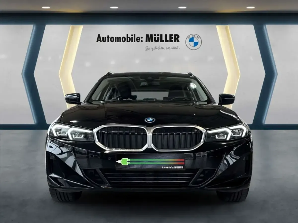 Gebraucht BMW 330 Sport Line 184 PS (135 kW) 2022 Schwarz ii Kombi
