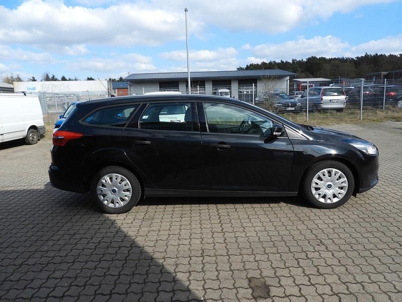 Gebraucht Ford Focus Business Edition 101 PS (74 kW) 2015 Schwarz Kombi