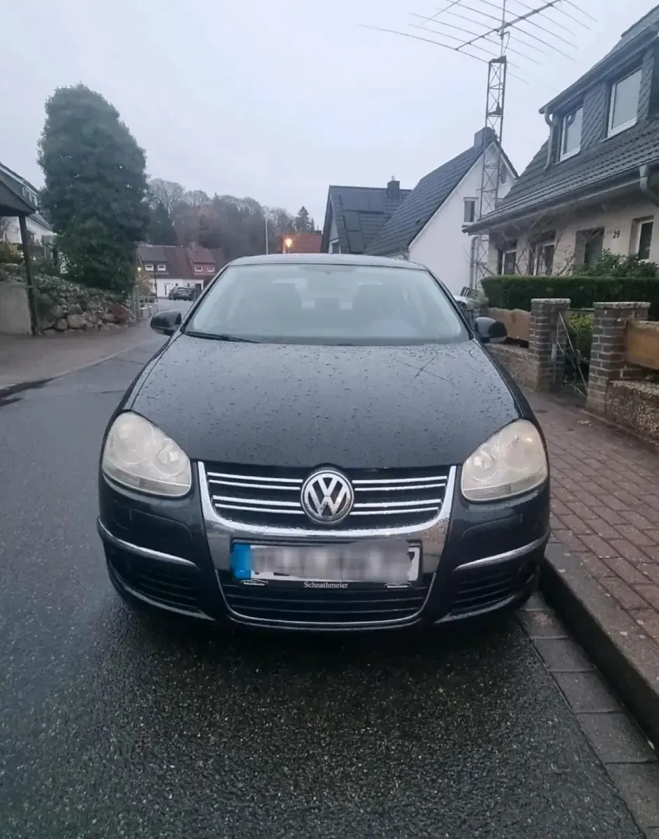 Używany VW Jetta 100 KM (73 kW) 2006 Czarny Sedan/Limuzyna