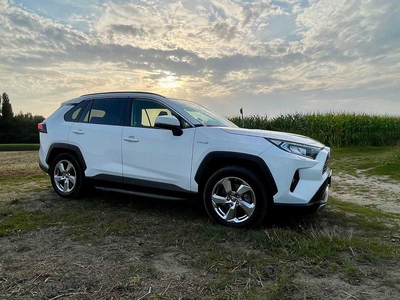 Weiß Gebraucht 2019 Toyota RAV4 Club SUV | 28.900 € (Fairer Preis) - Bild 1/4