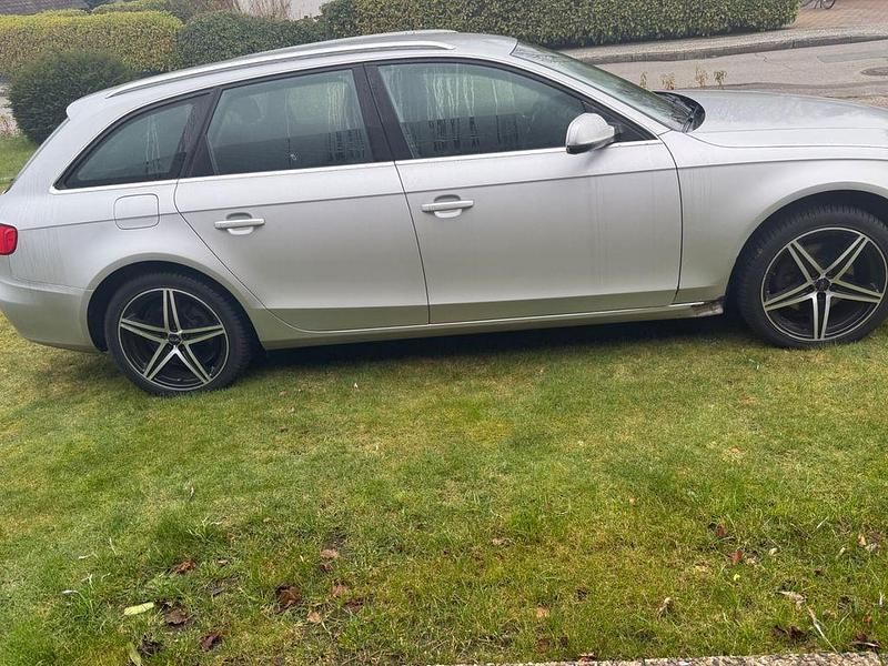 Gebraucht Audi A4 Ambiente 160 PS (117 kW) 2009 Grau Limousine