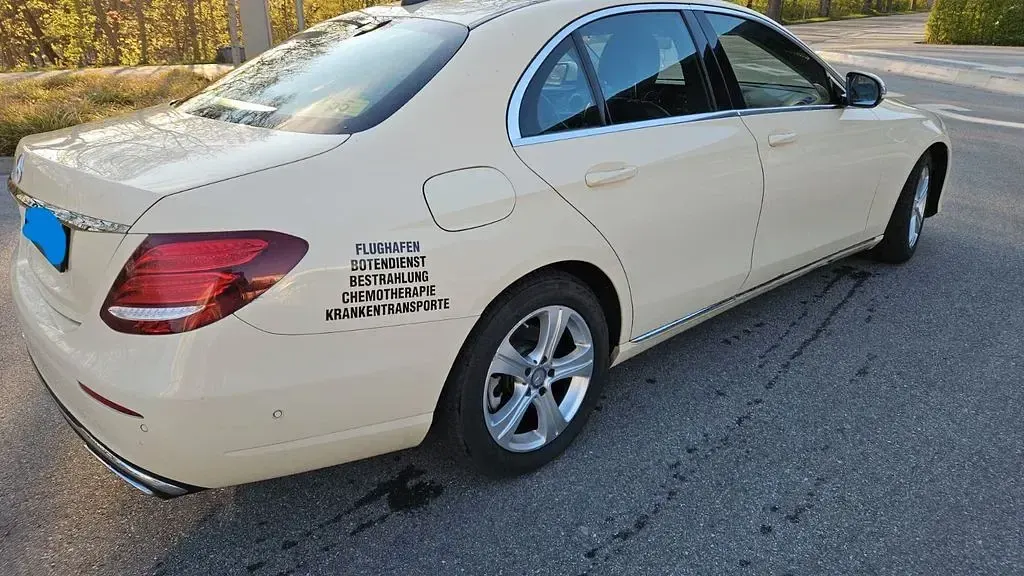 Gebraucht Mercedes E220 194 PS (142 kW) 2016 Beige Limousine