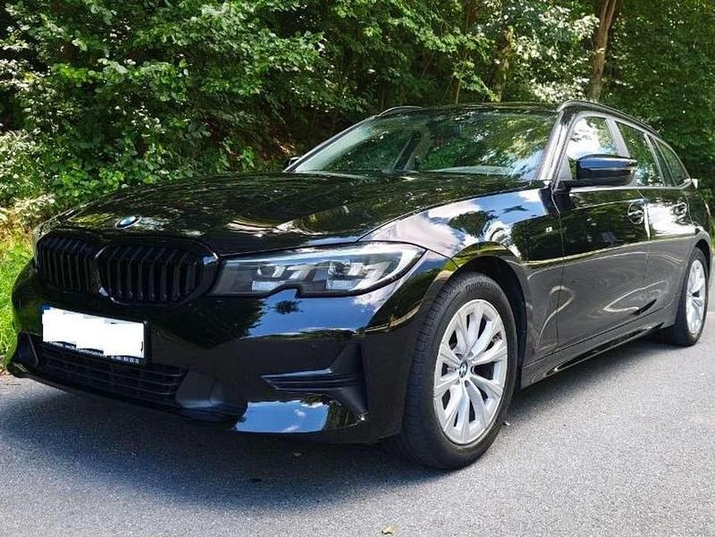 Schwarz Gebraucht 2020 BMW 318 Sport Line Kombi | 23.900 € (Fairer Preis) - Bild 1/4