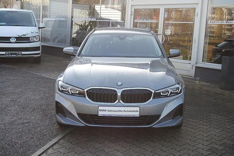Gebraucht BMW 330e Shadowline 292 PS (214 kW) 2022 Grau Kombi