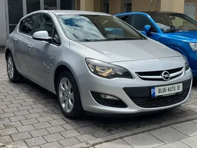 Gebraucht Opel Astra Active 140 PS (102 kW) 2014 Silber Limousine