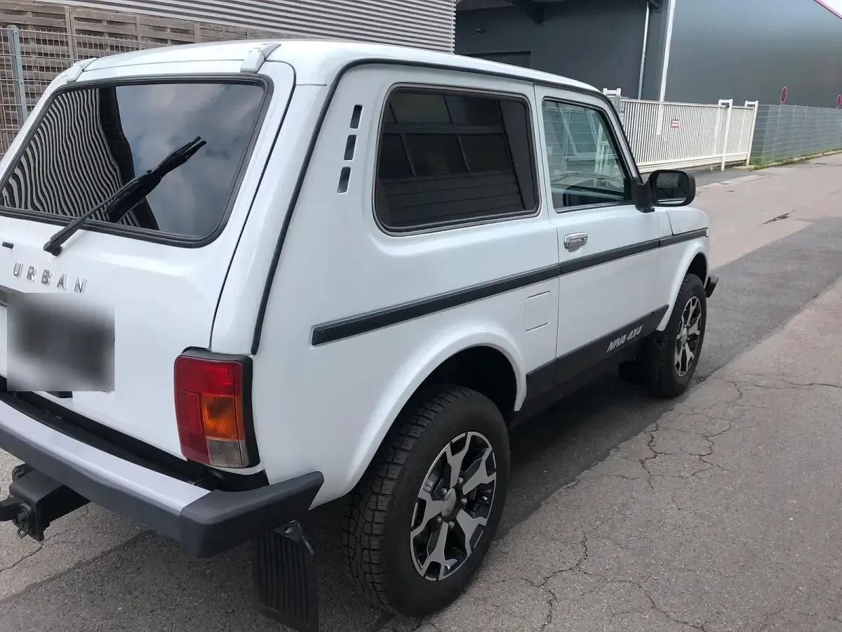 Gebraucht Lada niva 82 PS (60 kW) 2013 Weiß SUV