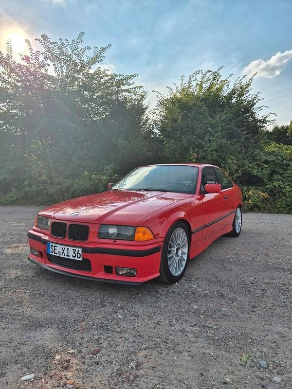 Rot Gebraucht 1993 BMW 318 Coupé | 4.600 € - Bild 1/4