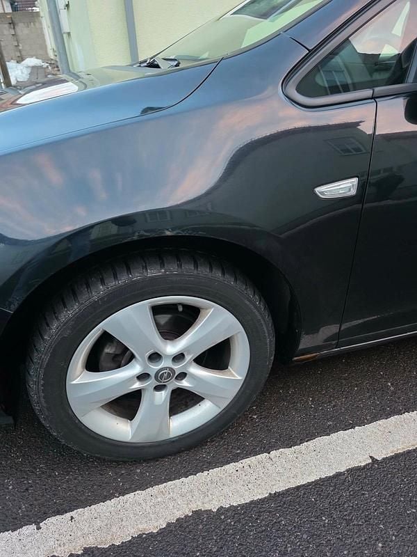 Gebraucht Opel Astra 140 PS (102 kW) 2010 Schwarz Kleinwagen