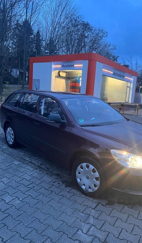 Rot Gebraucht 2010 Skoda Octavia Kombi | 5.800 € (Superpreis) - Bild 1/4