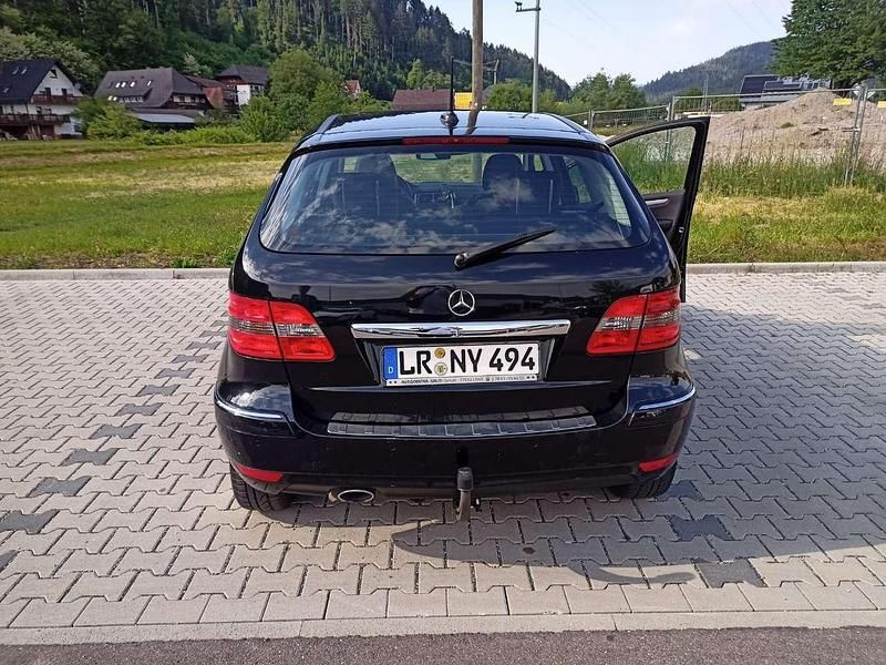 Gebraucht Mercedes 200 190 PS (139 kW) 2010