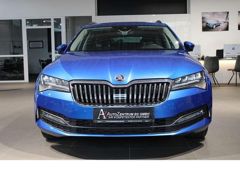 Blau Gebraucht 2022 Skoda Superb Kombi | 17.799 € (Guter Preis) - Bild 1/4