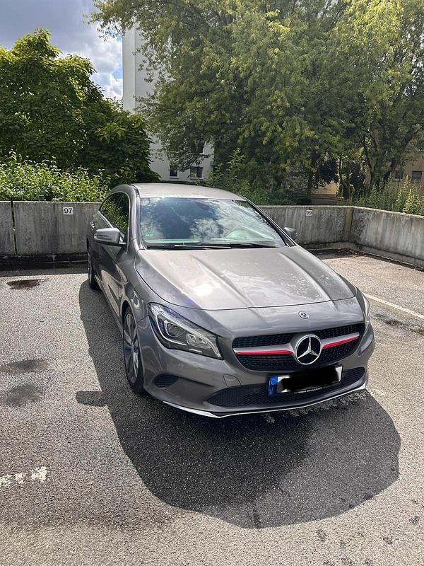 Grau Gebraucht 2018 Mercedes CLA200 Urban Kombi | 17.800 € (Fairer Preis) - Bild 1/4