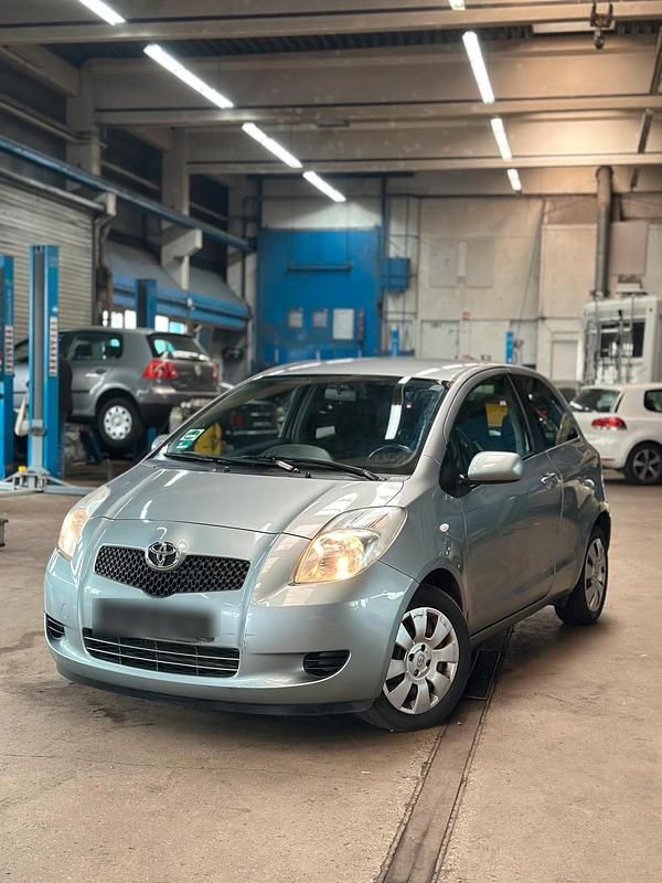 Silber Gebraucht 2006 Toyota Yaris Kleinwagen | 2.600 € (Guter Preis) - Bild 1/4