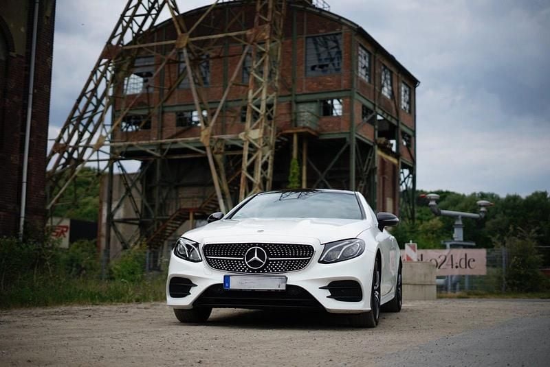 Weiß Gebraucht 2018 Mercedes E200 AMG Coupé | 26.900 € (Superpreis) - Bild 1/4