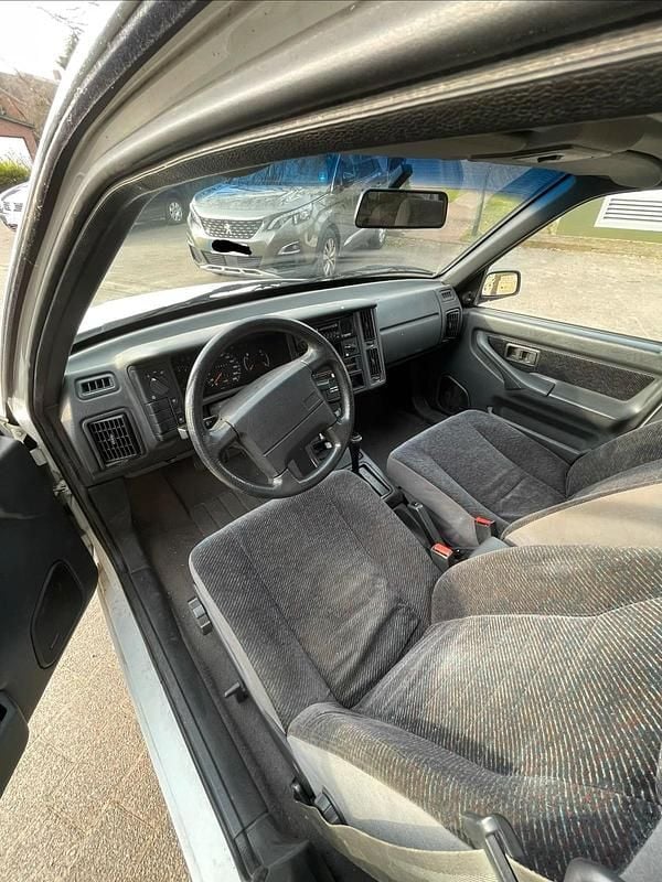 Gebraucht Volvo 460 107 PS (78 kW) 1993 Weiß Limousine