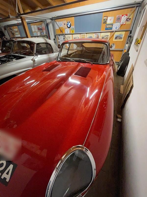 Begagnad Jaguar E-Type 210 HK (154 kW) 1963 Röd Sportkupé