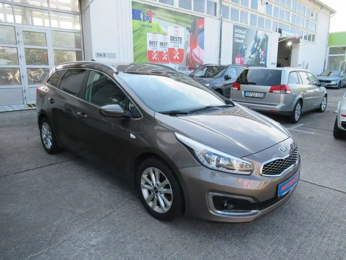 Gebraucht Kia Ceed Sportswagon 136 PS (100 kW) 2018 Sand track met. Kombi