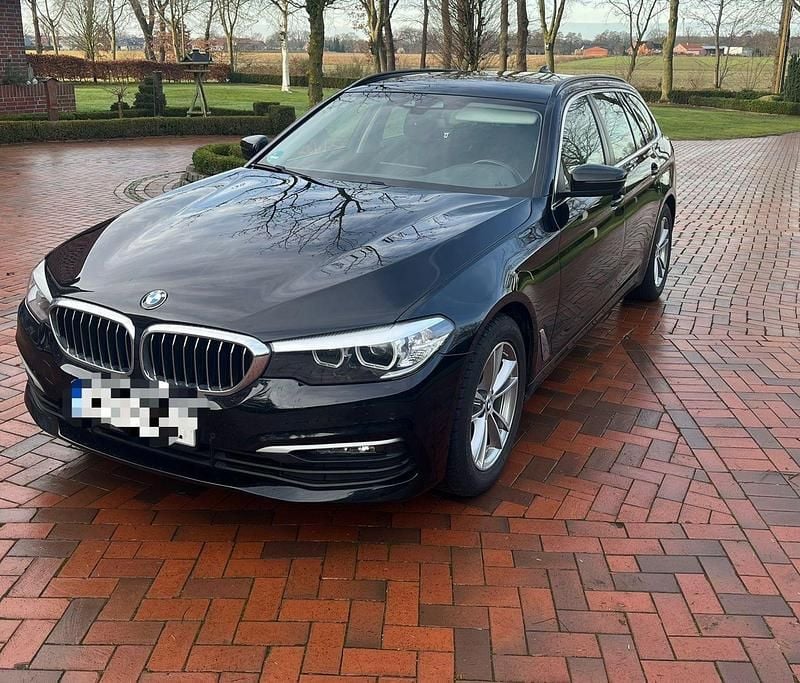 Schwarz Gebraucht 2019 BMW 520 Kombi | 13.900 € (Superpreis) - Bild 1/4
