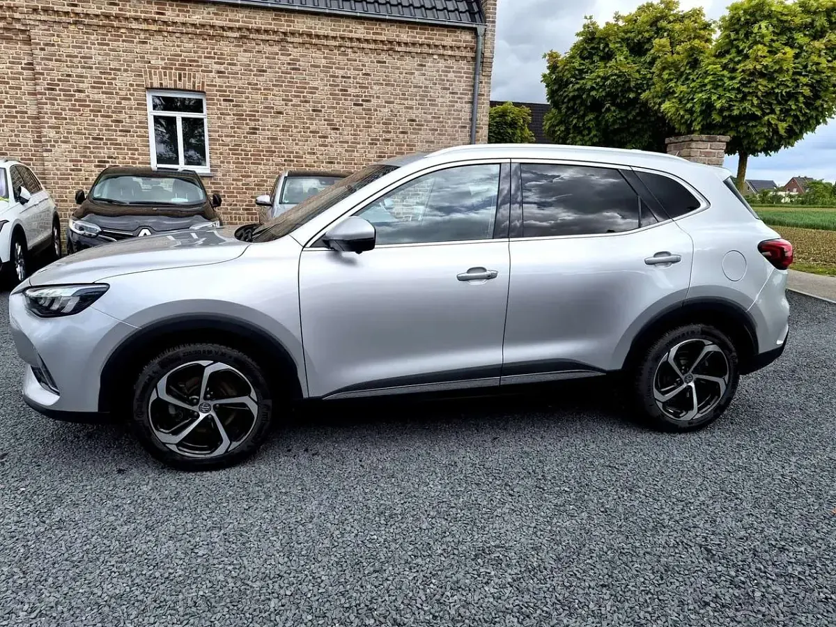 Używany MG HS 162 KM (119 kW) 2024 Srebrny SUV