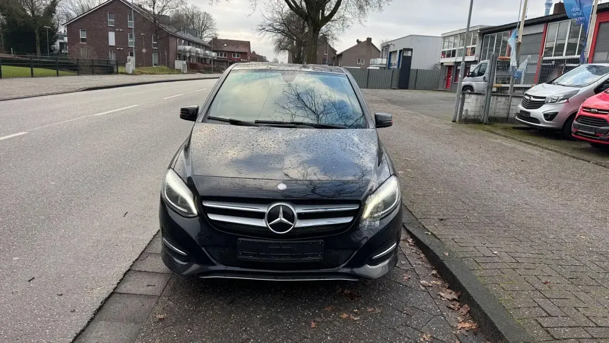 Gebraucht Mercedes B180 Edition 109 PS (80 kW) 2015 Schwarz Van / Kleinbus