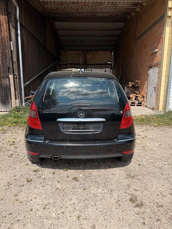 Gebraucht Mercedes A160 95 PS (69 kW) 2012 Schwarz Limousine