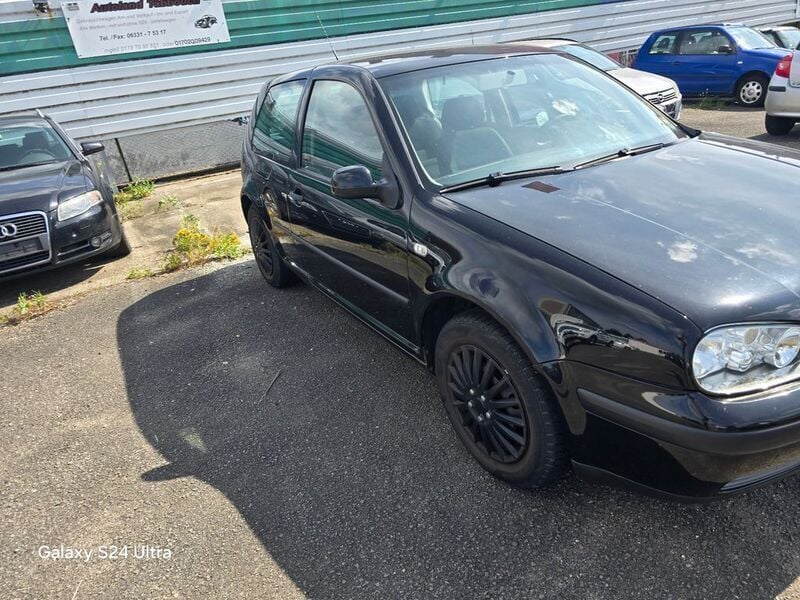 Gebraucht VW Golf IV 75 PS (55 kW) 2002 Schwarz Kleinwagen