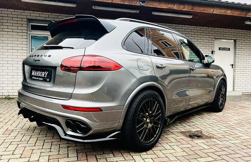 Grau Gebraucht 2015 Porsche Cayenne SUV | 27.200 € (Fairer Preis) - Bild 1/4