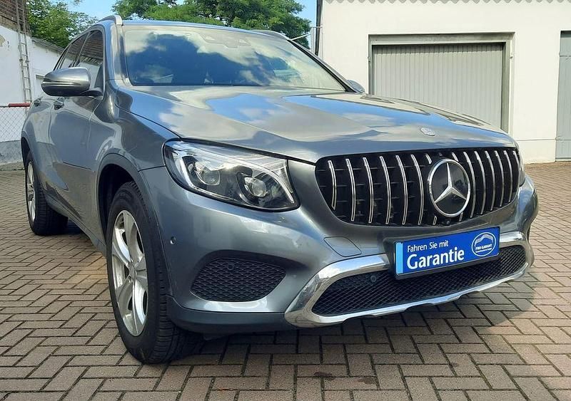 Grau Gebraucht 2016 Mercedes GLC250 SUV | 19.300 € (Guter Preis) - Bild 1/4
