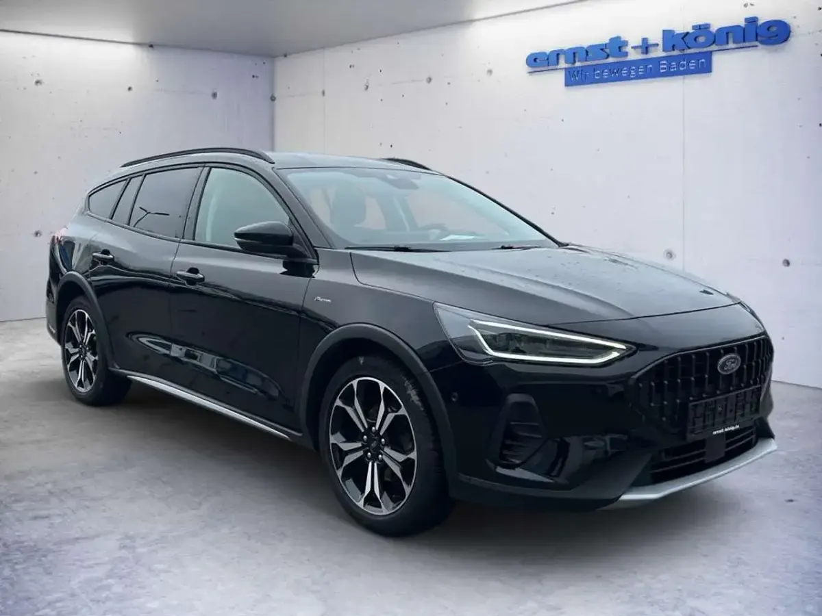 Gebraucht Ford Focus Active X 155 PS (114 kW) 2022 Agate black metallic Kombi