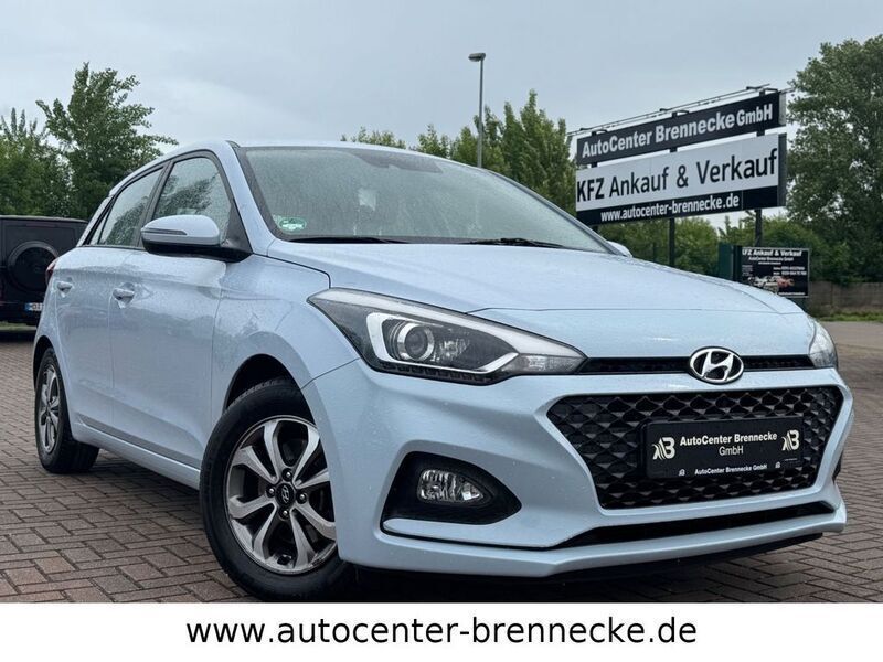 Grau Gebraucht 2018 Hyundai i20 Limousine | 11.750 € (Fairer Preis) - Bild 1/4