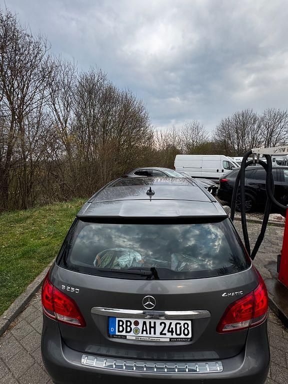 Gebraucht Mercedes B250 211 PS (155 kW) 2015 Grau Van / Kleinbus