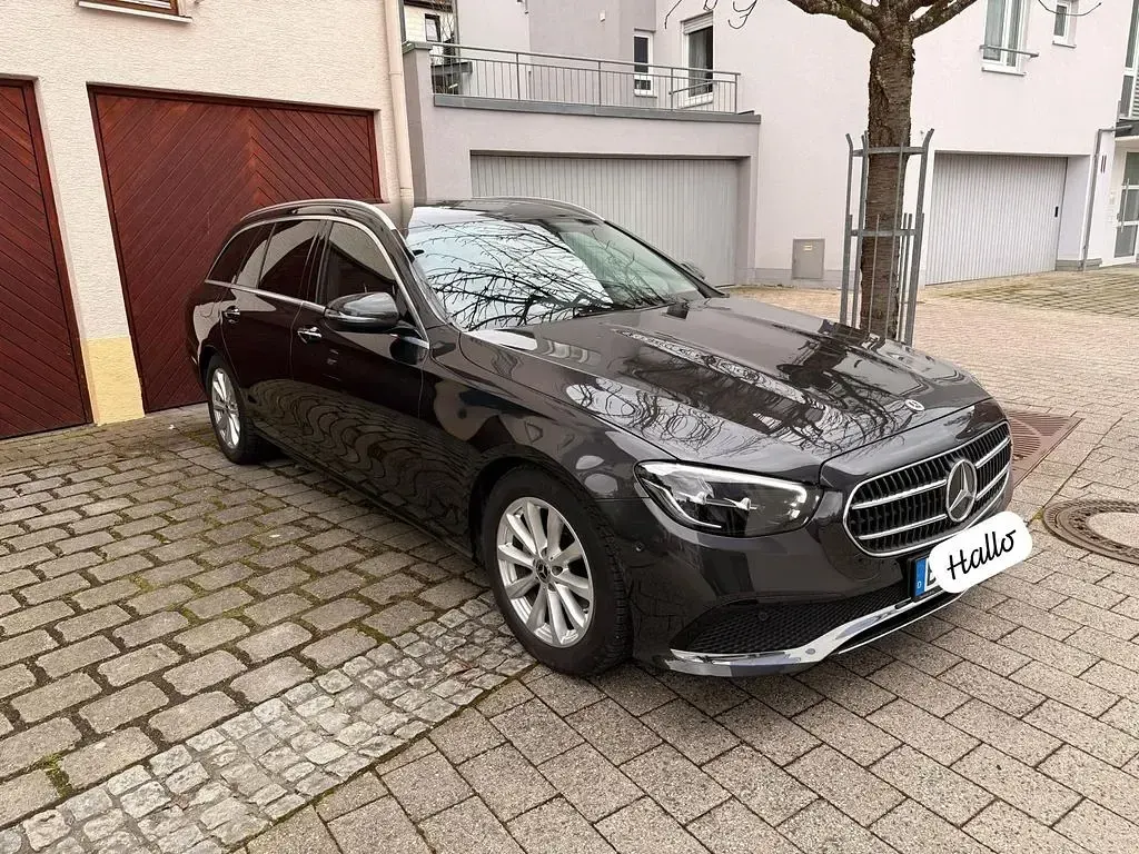 Gebraucht Mercedes E220 194 PS (142 kW) 2021 Schwarz Limousine