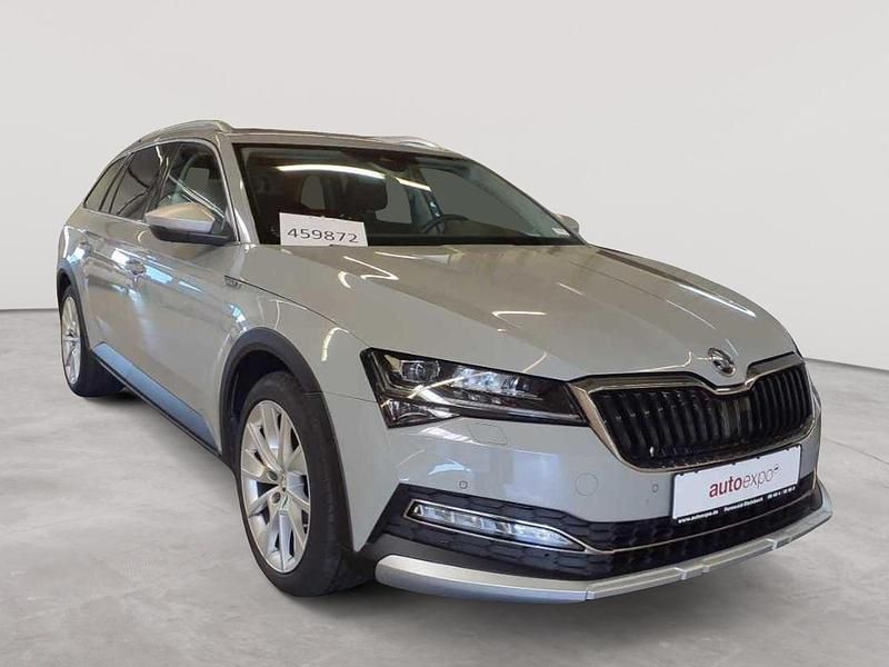 Stahlgrau uni Gebraucht 2022 Skoda Superb Kombi | 25.090 € (Fairer Preis) - Bild 1/4