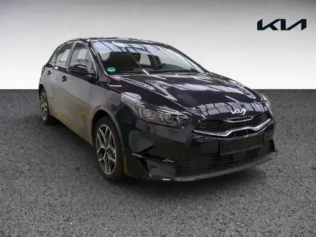 Gebraucht Kia Ceed Spirit 140 PS (102 kW) 2025 Schwarz Kleinwagen
