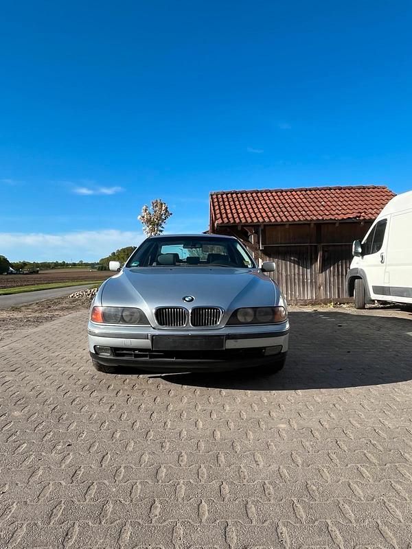 Second-hand BMW 528 193 CP (141 kW) 1996 Argintiu Berlinǎ