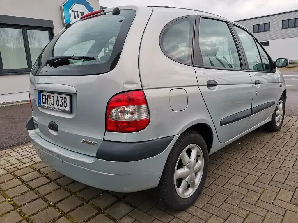 Gebraucht Renault Scénic 107 PS (78 kW) 2000 Silber Van / Kleinbus