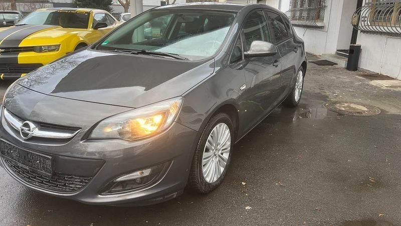 Grau Gebraucht 2014 Opel Astra Edition Limousine | 5.250 € (Guter Preis) - Bild 1/4