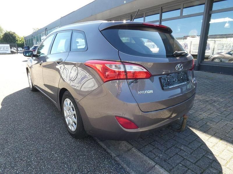 Gebraucht Hyundai i30 110 PS (80 kW) 2014 Braun Kombi