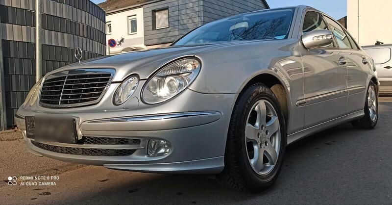 Silber Gebraucht 2002 Mercedes E240 Limousine | 3.790 € (Teuer) - Bild 1/4