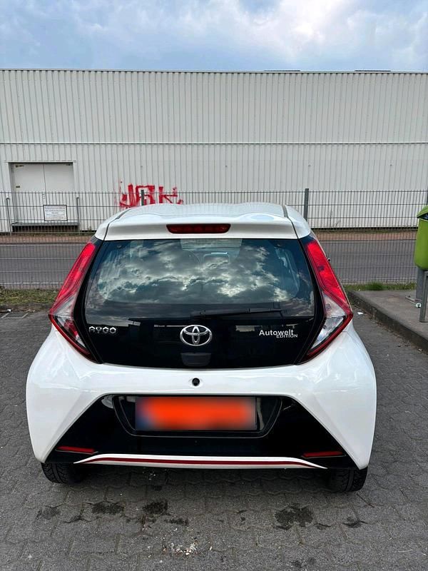 Gebraucht Toyota Aygo 72 PS (52 kW) 2019 Weiß Kleinwagen