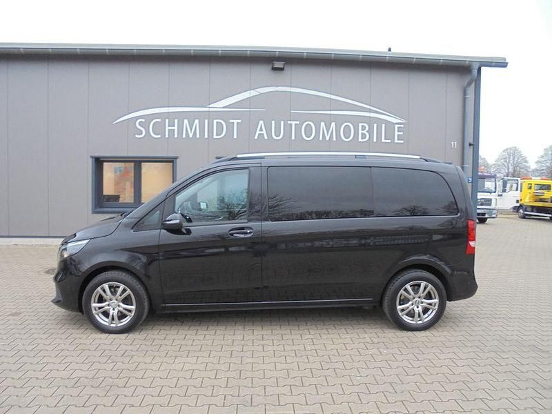Schwarz Gebraucht 2019 Mercedes V220 Van / Kleinbus | 29.500 € (Superpreis) - Bild 1/4
