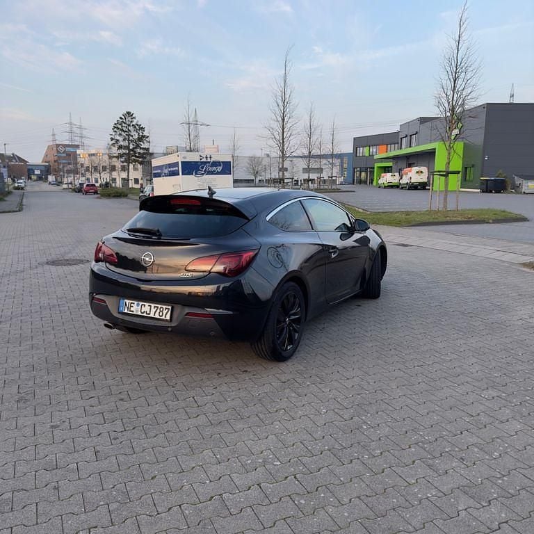 Gebraucht Opel Astra GTC 140 PS (102 kW) 2015 Schwarz Coupé
