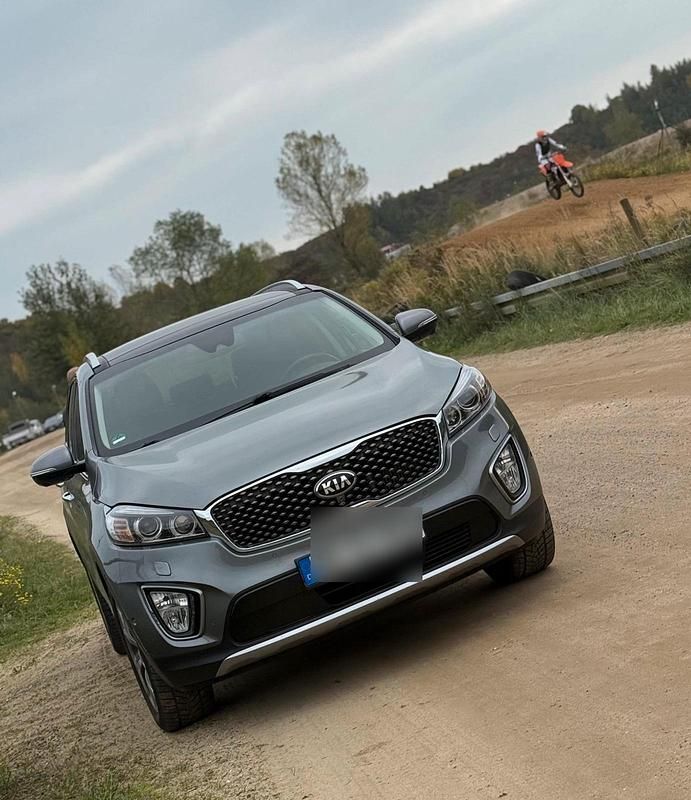 Grau Gebraucht 2015 Kia Sorento 2 SUV | 12.999 € (Guter Preis) - Bild 1/4