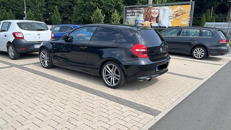 Schwarz Gebraucht 2009 BMW 120 Kleinwagen | 4.999 € (Guter Preis) - Bild 1/4