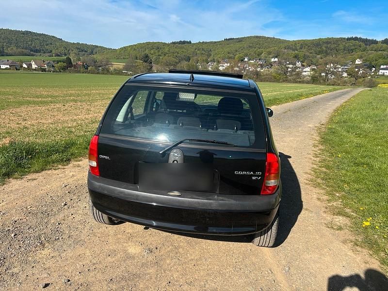 Gebraucht Opel Corsa 55 PS (40 kW) 1998 Schwarz Kleinwagen