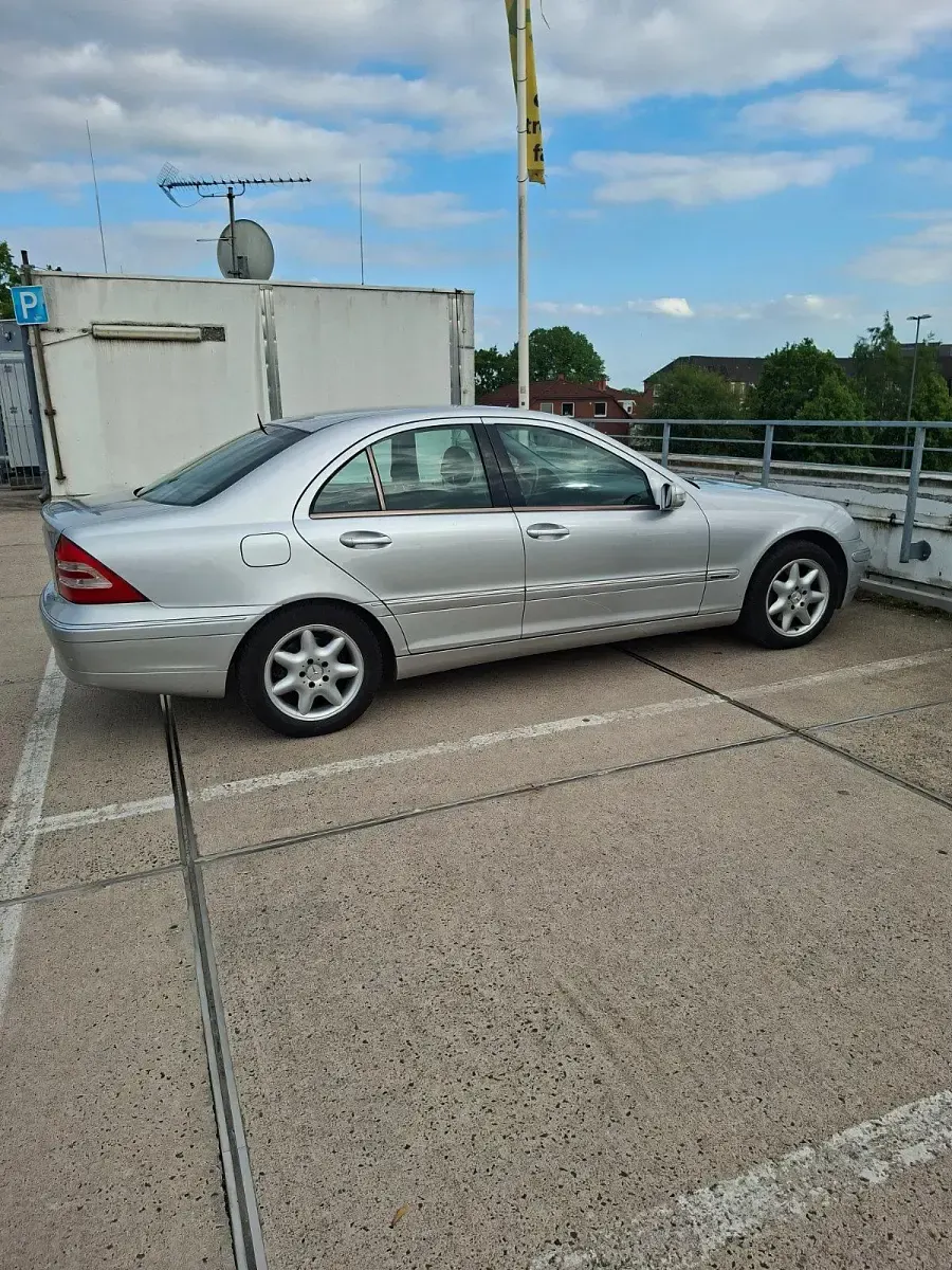 Gebraucht Mercedes C240 177 PS (130 kW) 2002 Silber Limousine